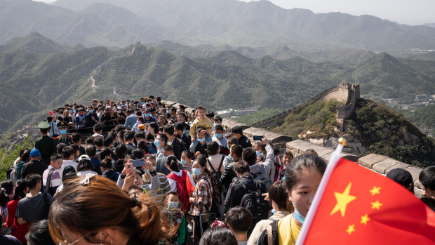 Los visitantes acuden en masa a la sección Badaling de la Gran Muralla en Beijing, China, el jueves 1 de octubre de 2020. El llamado feriado de la Semana Dorada de este año comienza con el Festival del Medio Otoño y el Día Nacional el jueves y se extiende hasta las 8 Octubre Fotógrafo: Yan Cong / Bloomberg