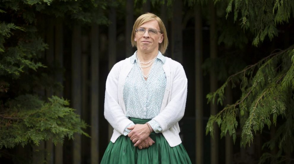 El maestro que usa la compasión para desintoxicar el debate sobre los derechos trans