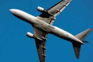 La aerolínea taiwanesa EVA despide al piloto neozelandés acusado del caso local de COVID-19