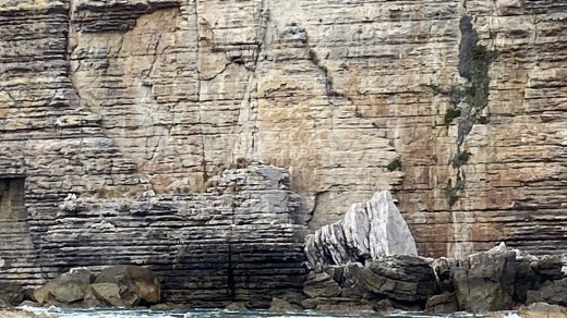 El mar tallado en "mapa" de la costa este de Australia en los acantilados de Point Perpendicular.