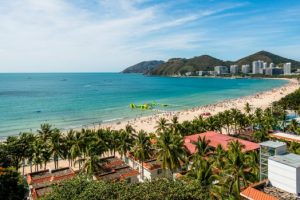 Hainan, China: los turistas se agolpan allí'otro, sin COVID 'Hawai'