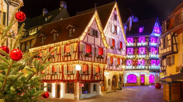 Colmar, decorado e iluminado en Navidad, Alsacia.