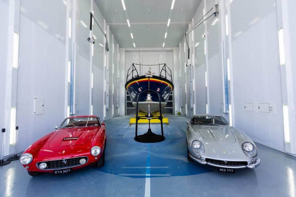 RNLI construye una estación de botes salvavidas en Gales con la venta de dos Ferraris clásicos