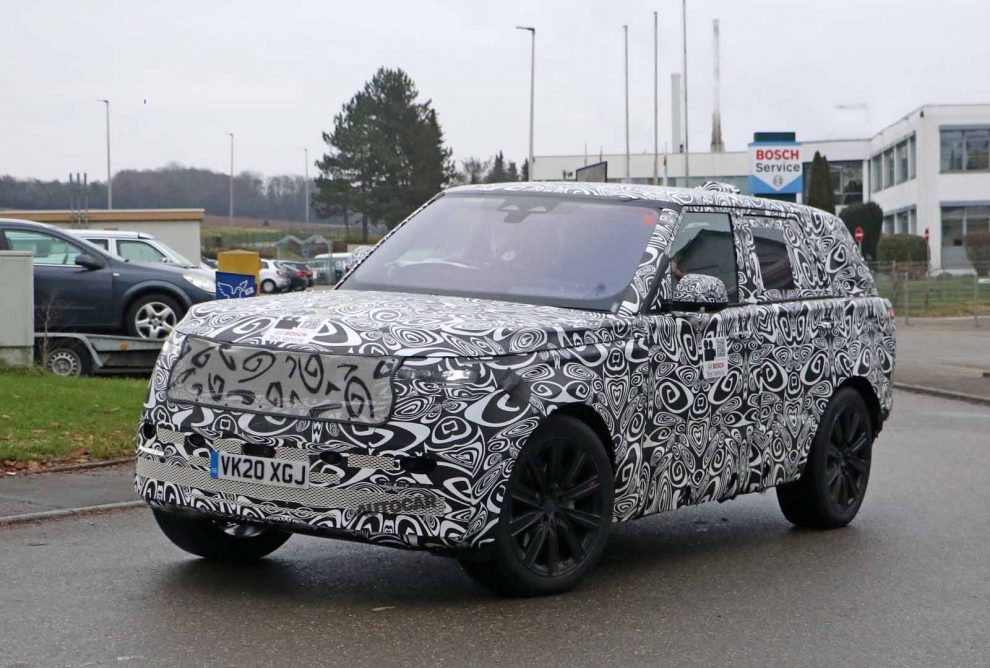 Nuevo Range Rover 2021: primera muestra de la cabina en fotos espía