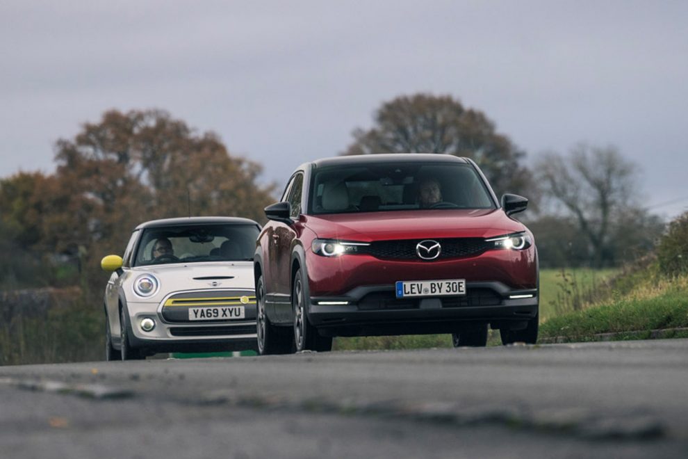 Mini eléctrico vs Mazda MX-30: divertidos vehículos eléctricos de menos de 30,000 libras se enfrentan
