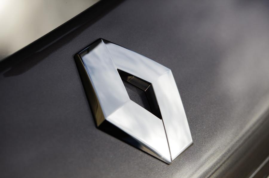 Renault ha decidido revivir las clásicas placas 4 y 5 para nuevos vehículos eléctricos