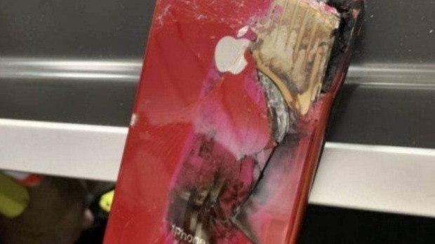 iPhone aplastado por un asiento se incendia en un avión con destino al Reino Unido