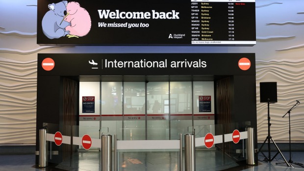 Un cartel da la bienvenida a las llegadas internacionales al aeropuerto de Auckland.  Muchos de nosotros hemos sufrido de abstinencia habiendo sido ...