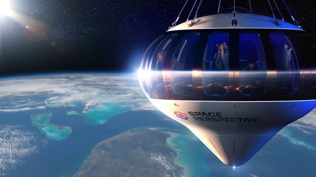 El globo de 198 metros de altura puede transportar hasta ocho invitados junto con el piloto en una cápsula que incluye una barra y ...