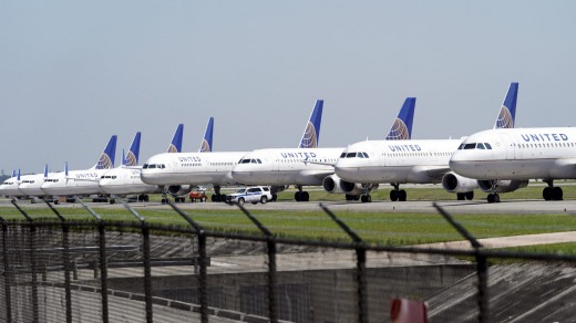 Los aviones de United Airlines estacionaron en el Aeropuerto Intercontinental George Bush cuando el viaje se detuvo en marzo de 2020.