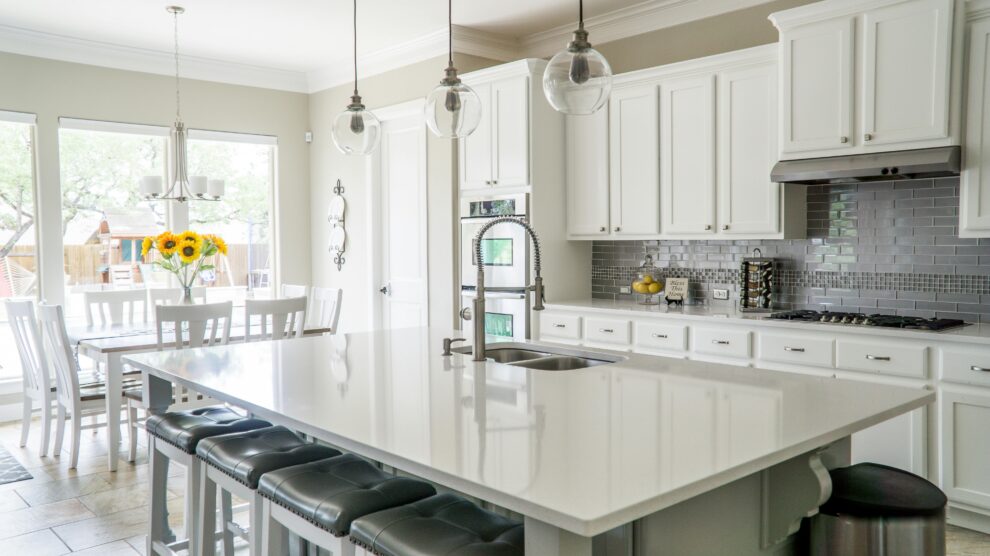 Cocina moderna organizada orden limpieza hogar