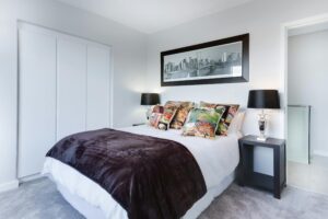 Habitación dormitorio decorada con estilo nórdico minimalista