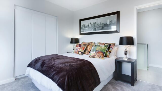 Habitación dormitorio decorada con estilo nórdico minimalista
