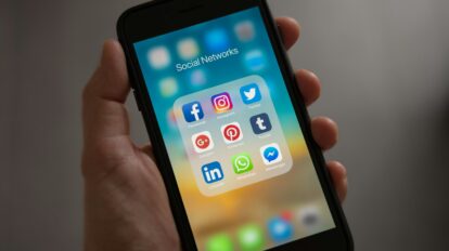 Teléfono móvil smartphone pantalla aplicaciones tecnología