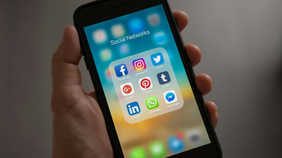 Teléfono móvil smartphone pantalla aplicaciones tecnología
